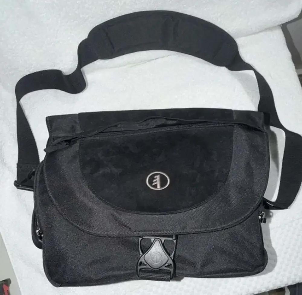 Tamrac Rally Black Canvas Shoulder Messenger Camera Bag